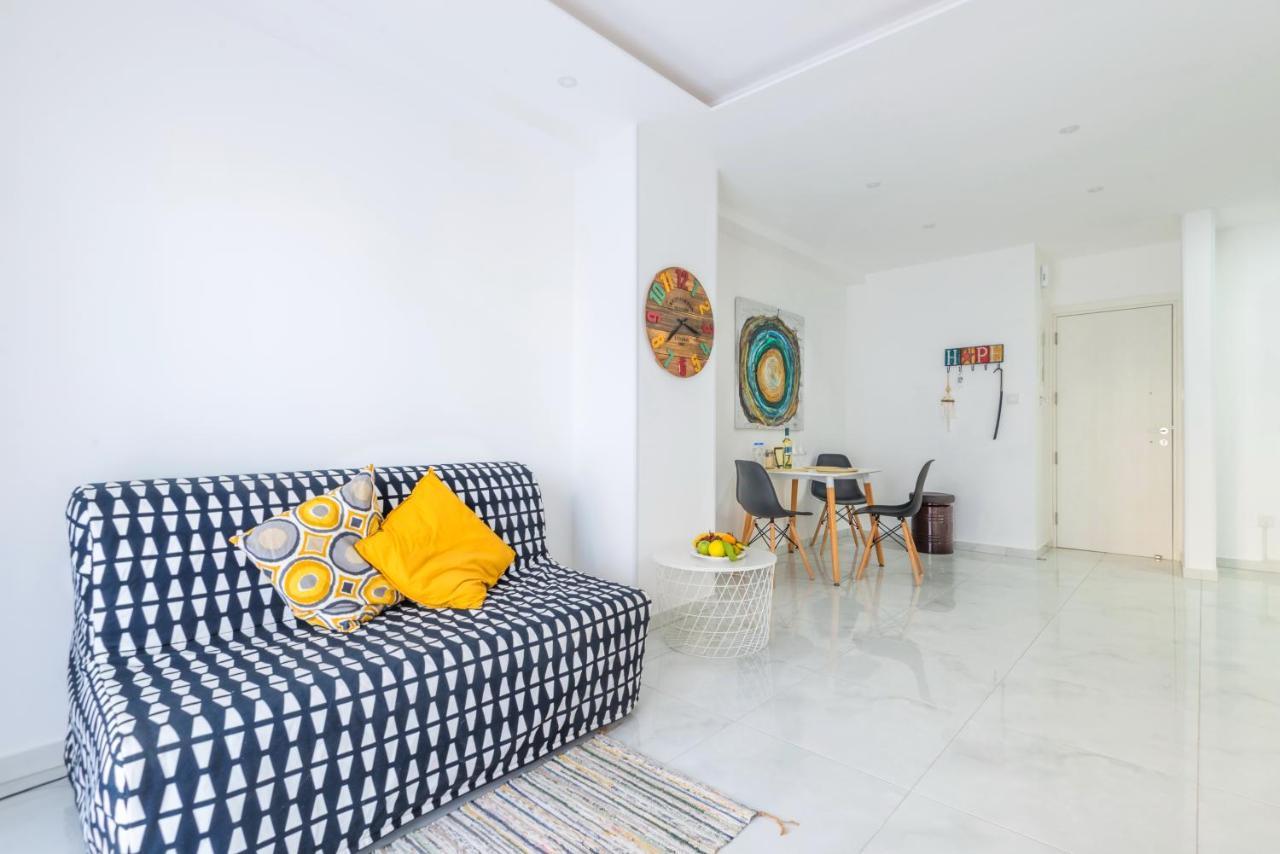 Six Apartments Larnaca Exterior photo