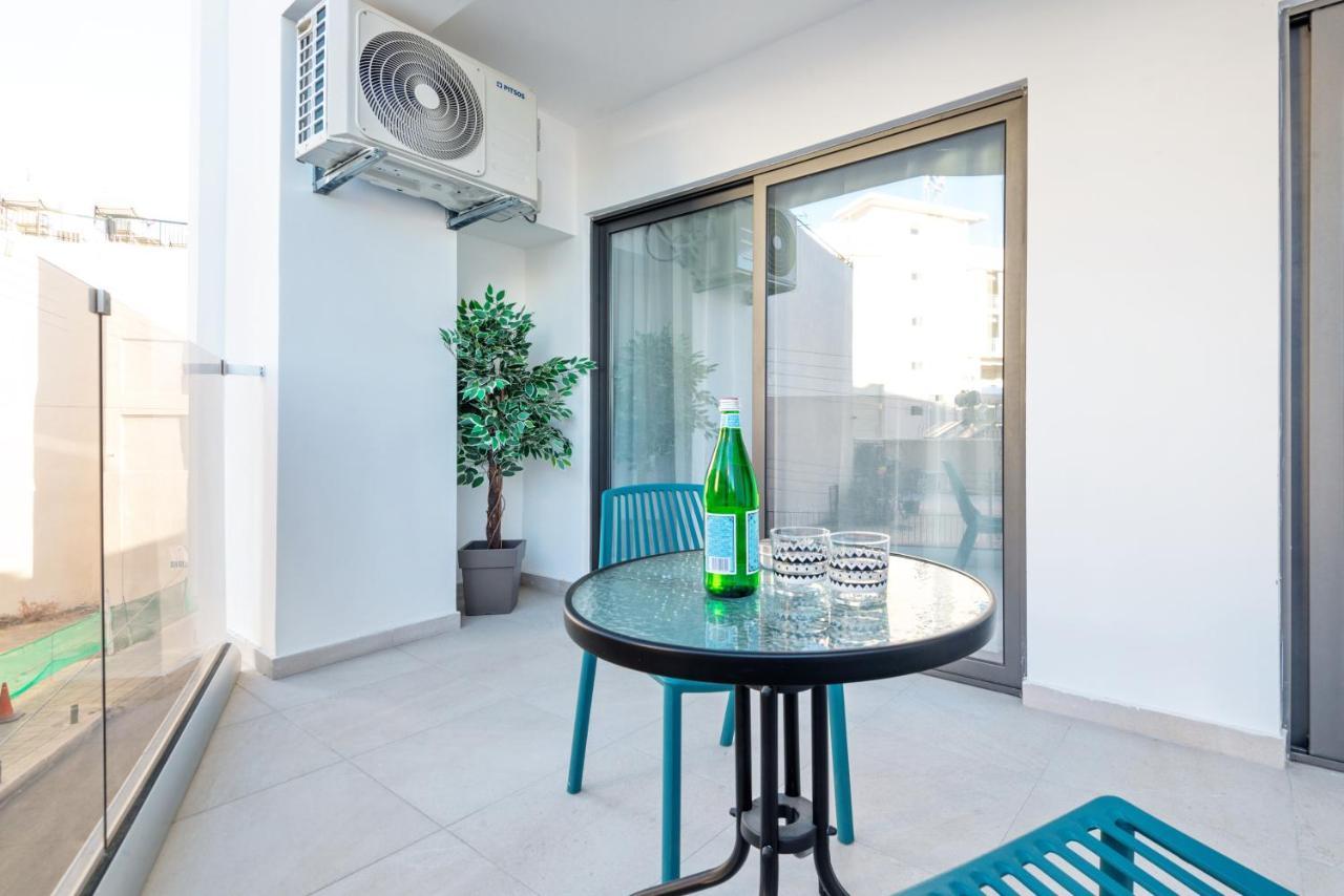 Six Apartments Larnaca Exterior photo