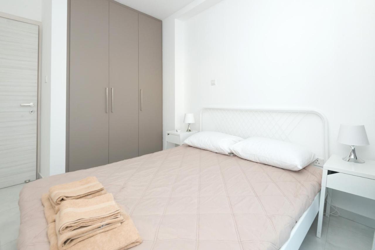 Six Apartments Larnaca Exterior photo