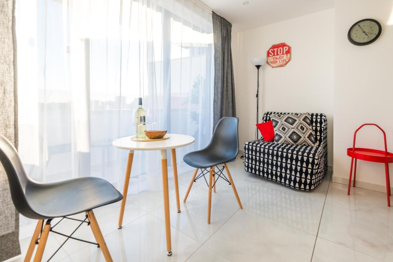 Six Apartments Larnaca Exterior photo