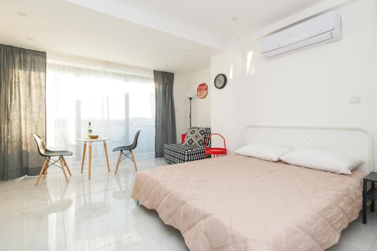 Six Apartments Larnaca Exterior photo