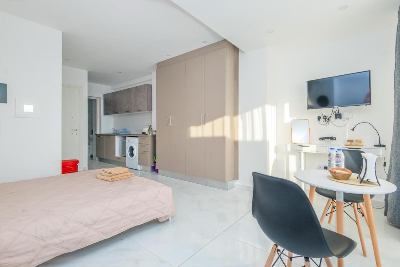 Six Apartments Larnaca Exterior photo